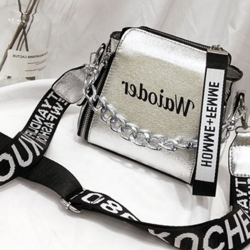 👛Statement Purse👛(Make Offer)